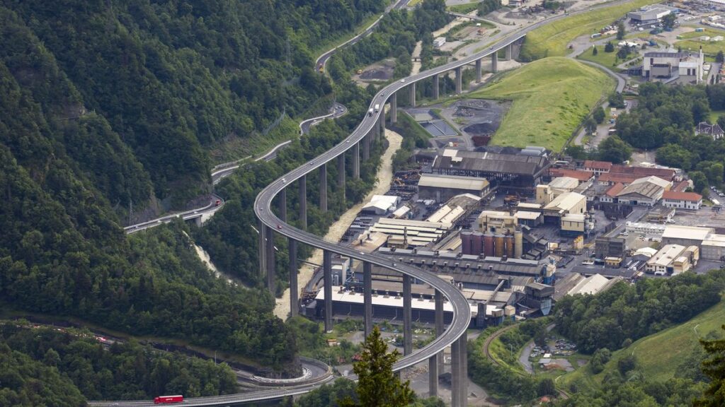 Haute-Savoie - le viaduc des Egratz coupé par des éboulements
