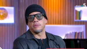JoeyStarr cambriolé à Paris : plus de 100.000 euros de montres et objets de luxe volés (Image : C à vous / France5)