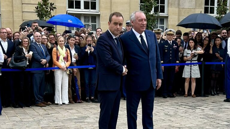 Sébastien Lecornu arrive à Matignon pour la passation avec François Bayrou