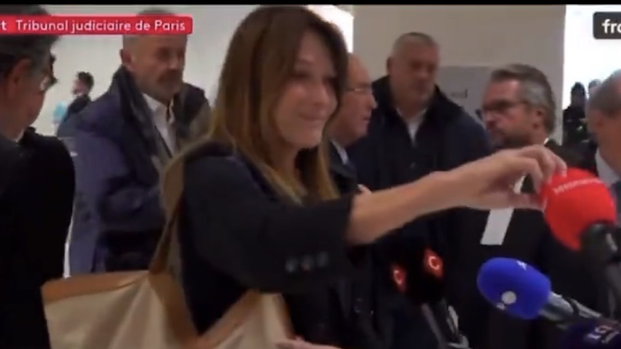 Condamnation de Sarkozy : Carla Bruni arrache la bonnette de Mediapart devant les caméras