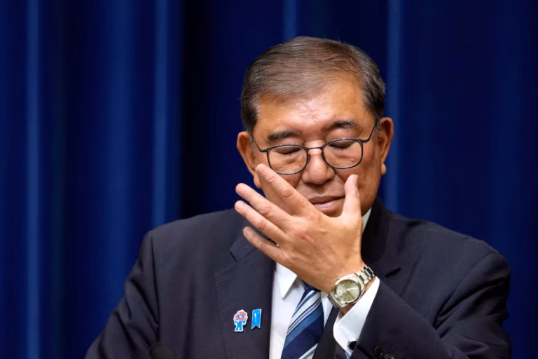 Japon - la démission du Premier ministre Ishiba ouvre la bataille pour sa succession, les marchés chutent @AP