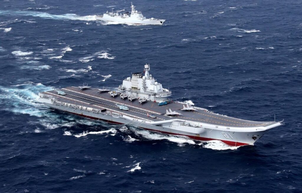 L’Inde envisage un porte-avions nucléaire et mise sur ses propres avions de chasse dans un plan de modernisation militaire