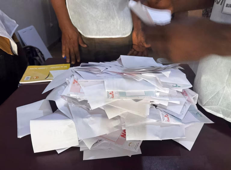 La Guinée fixe la présidentielle au 28 décembre, première depuis le coup d’État de 2021 @AP