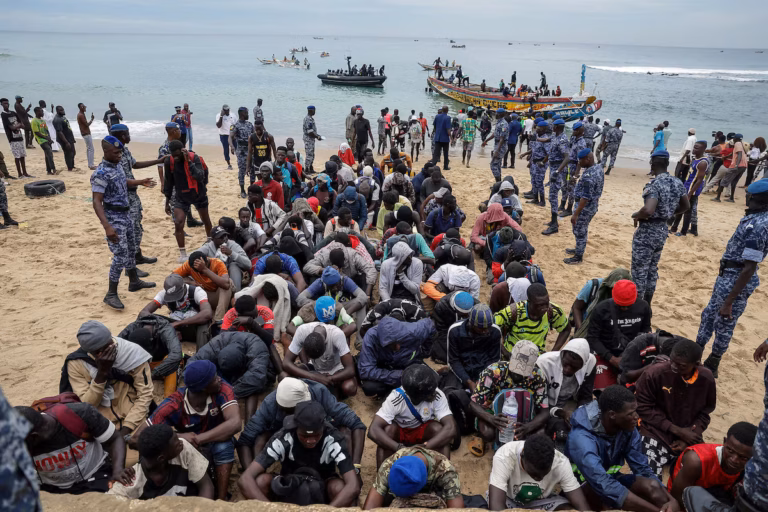 Le Sénégal intercepte une pirogue de 112 migrants en route vers l’Europe @AP