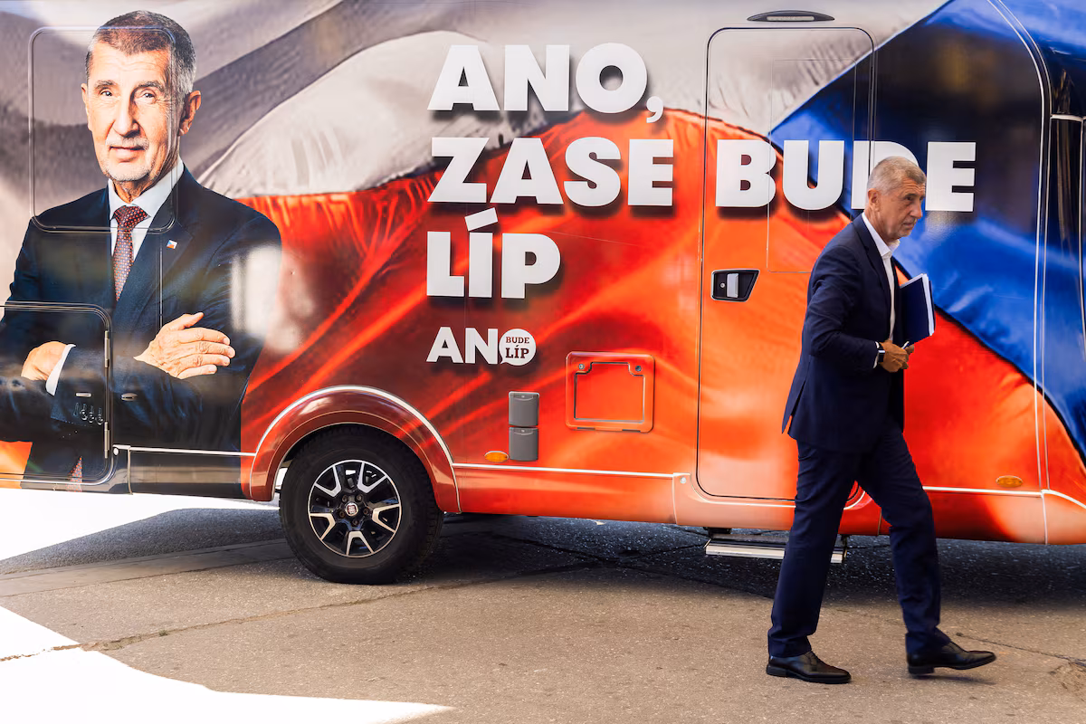 Le parti d’opposition ANO creuse son avance avant les élections législatives tchèques @AP