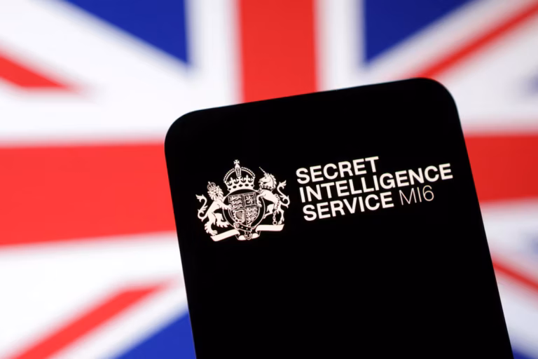 Le renseignement britannique mise sur le dark web pour recruter des agents russes et collecter des secrets @AP
