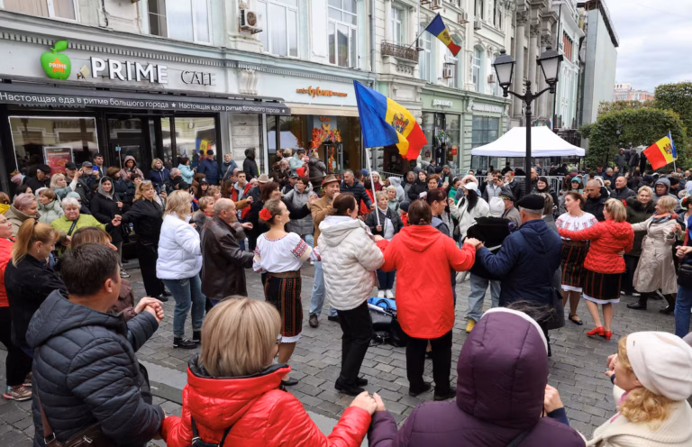 Législatives en Moldavie - le parti pro-européen en tête avec 40 % des voix @AP