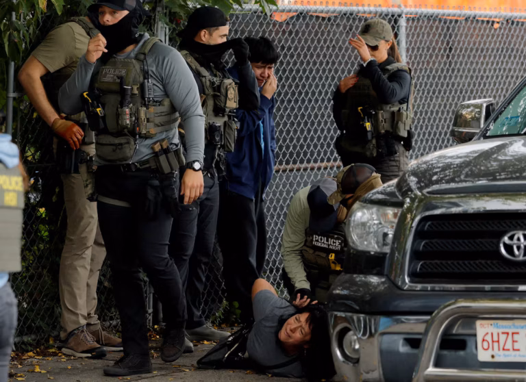 Les méthodes de l’ICE déclenchent des tensions à New York, Chicago et Boston @AP