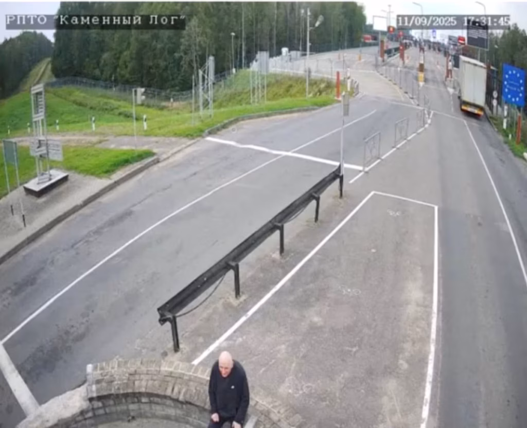 Libéré mais refusant l’exil, l’opposant biélorusse Mikola Statkevich reste bloqué à la frontière @AP