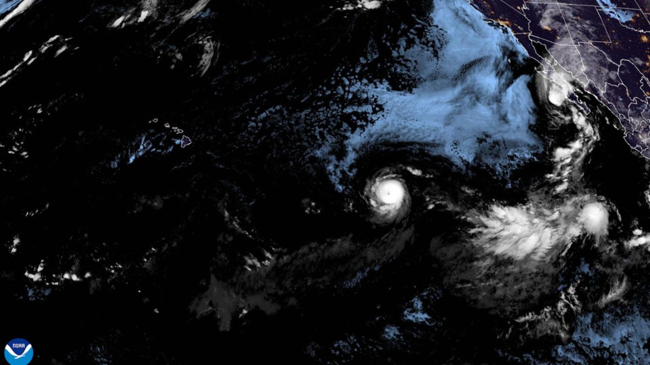 L’ouragan Kiko repasse en catégorie 4 et menace potentiellement Hawaï @AP