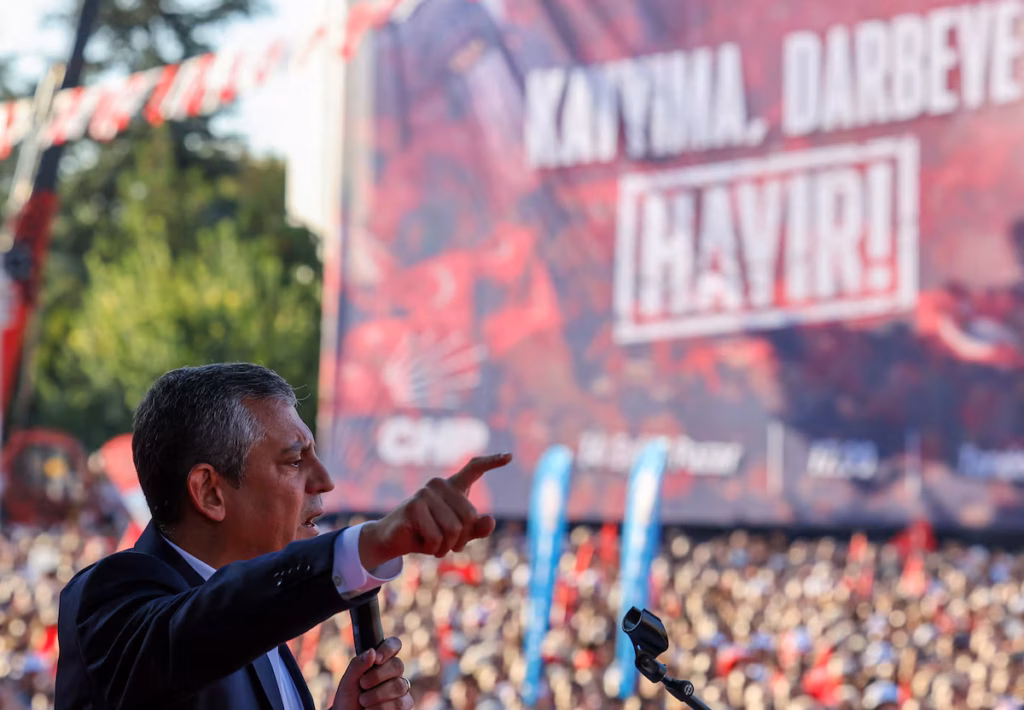 Manifestations massives à Ankara contre la répression judiciaire visant l’opposition @AP