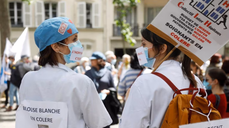 Marche blanche des soignants - rendez-vous le 4 octobre à Paris pour défendre la santé publique