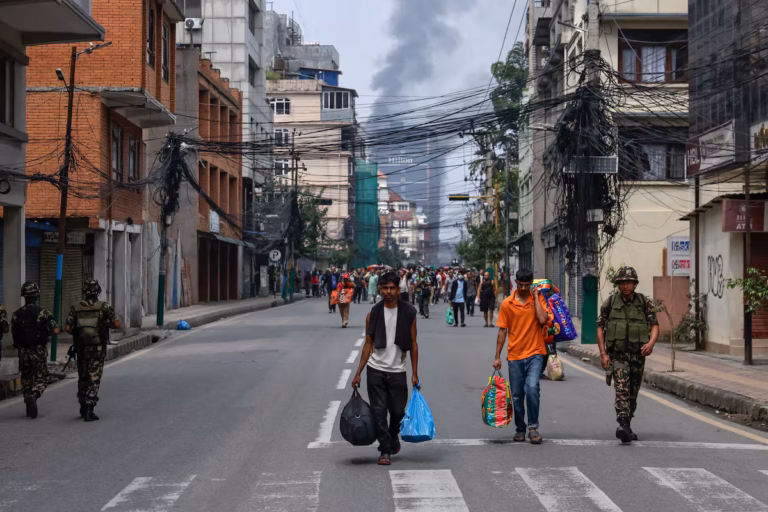Népal - l’armée et les jeunes manifestants engagent des pourparlers pour désigner un dirigeant intérimaire @AP