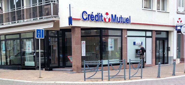 Panne bancaire géante - le Crédit mutuel admet un bug informatique @wikipedia commons