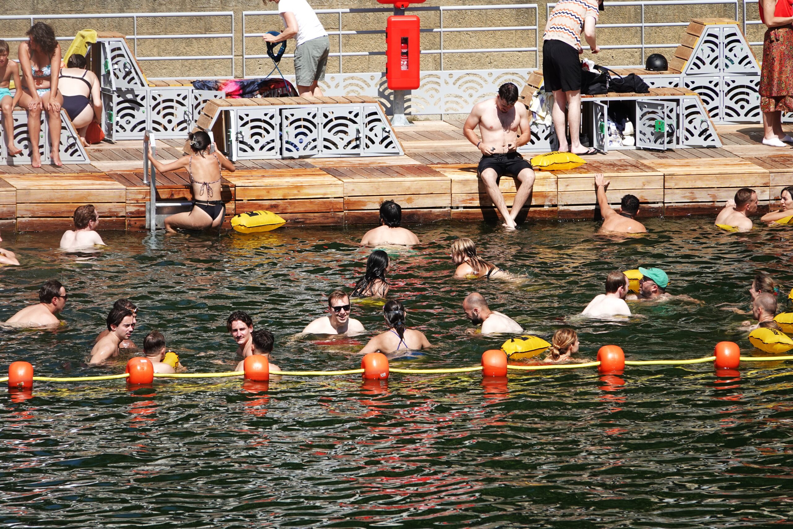 Paris - la police dresse 132 amendes pour baignade interdite dans la Seine @wikipedia commons
