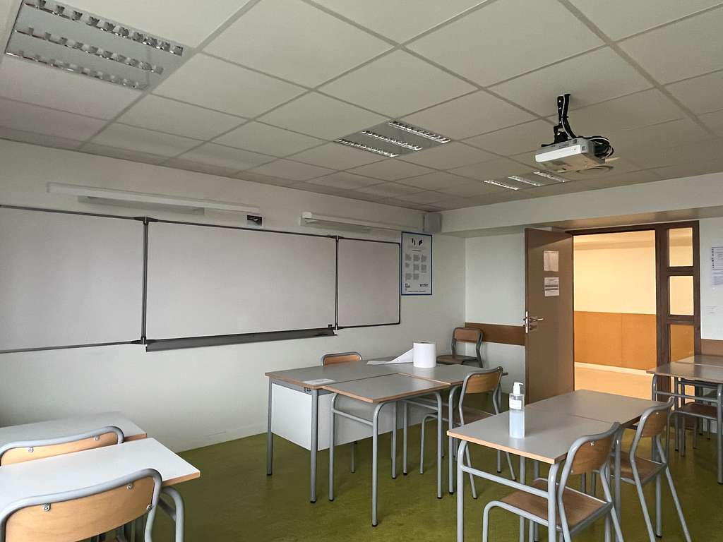 Rentrée 2025 : une majorité de collèges et lycées sans équipes complètes