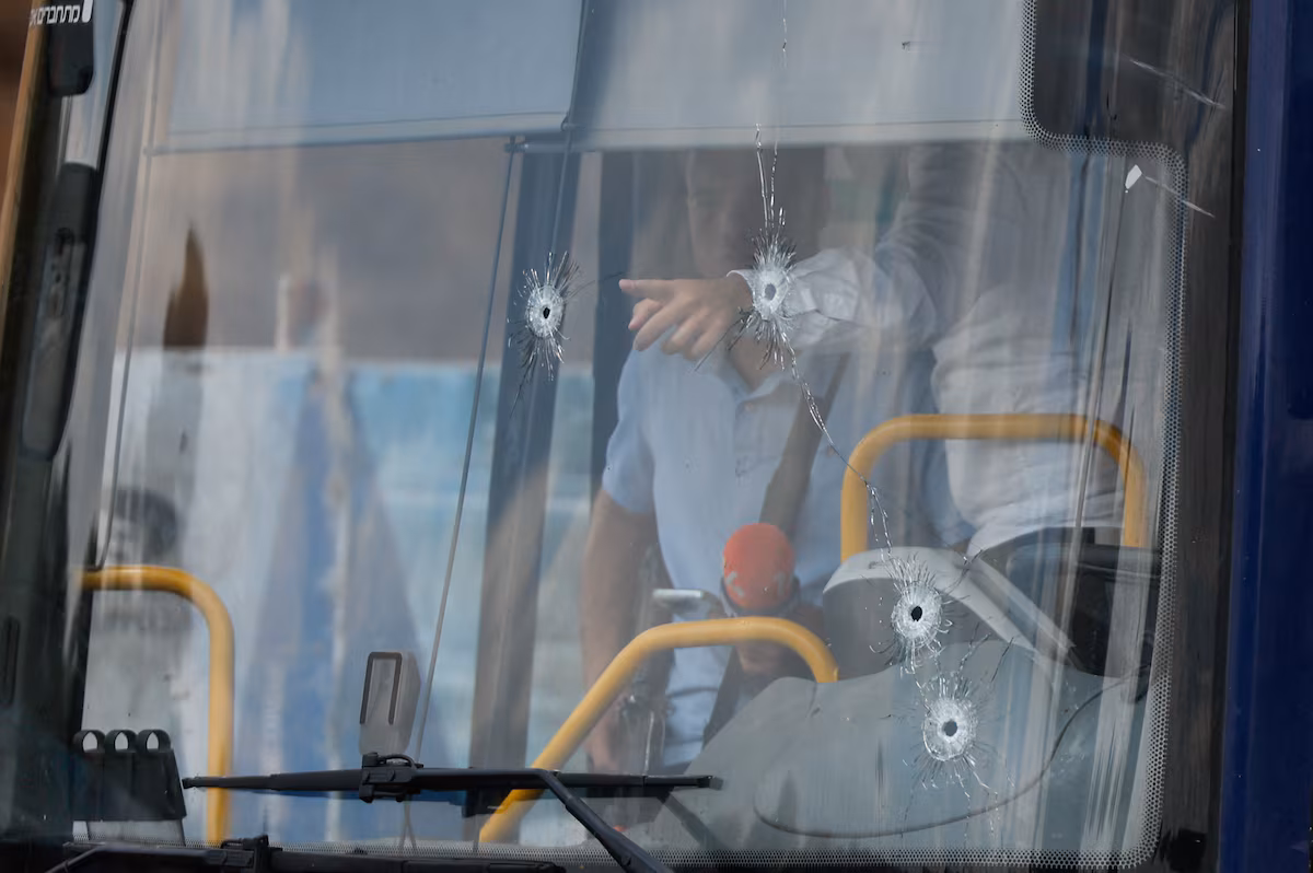 Six morts dans une fusillade revendiquée comme une attaque terroriste à Jérusalem @AP