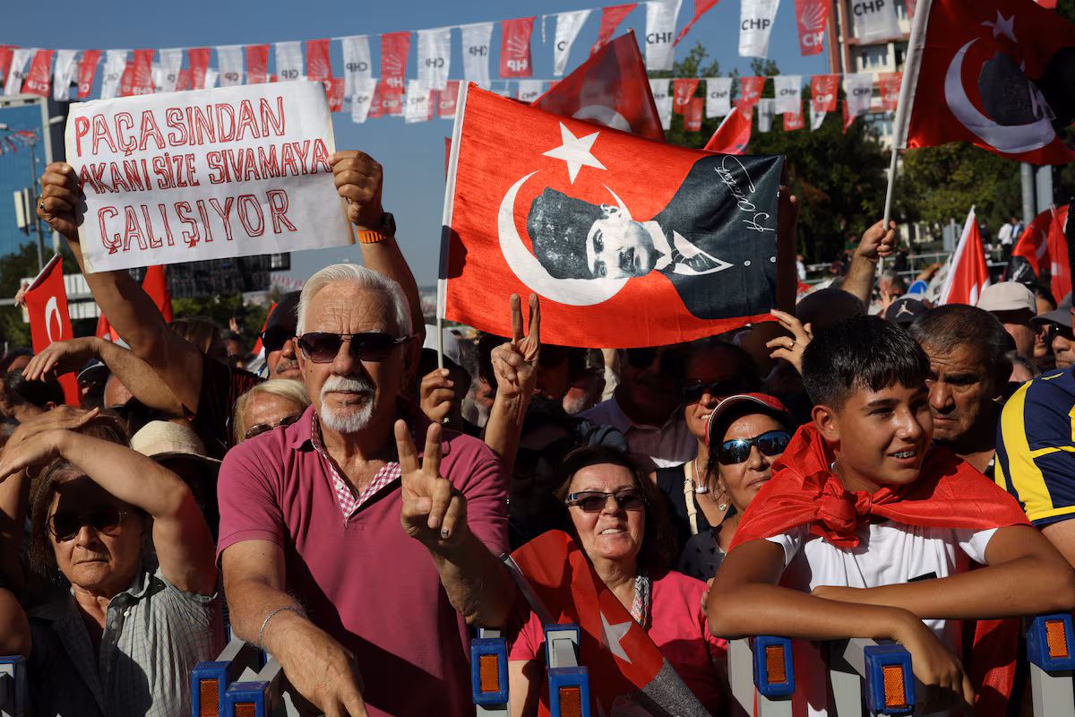 Turquie - la justice reporte sa décision sur le sort du chef de l’opposition, en pleine crise politique @AP