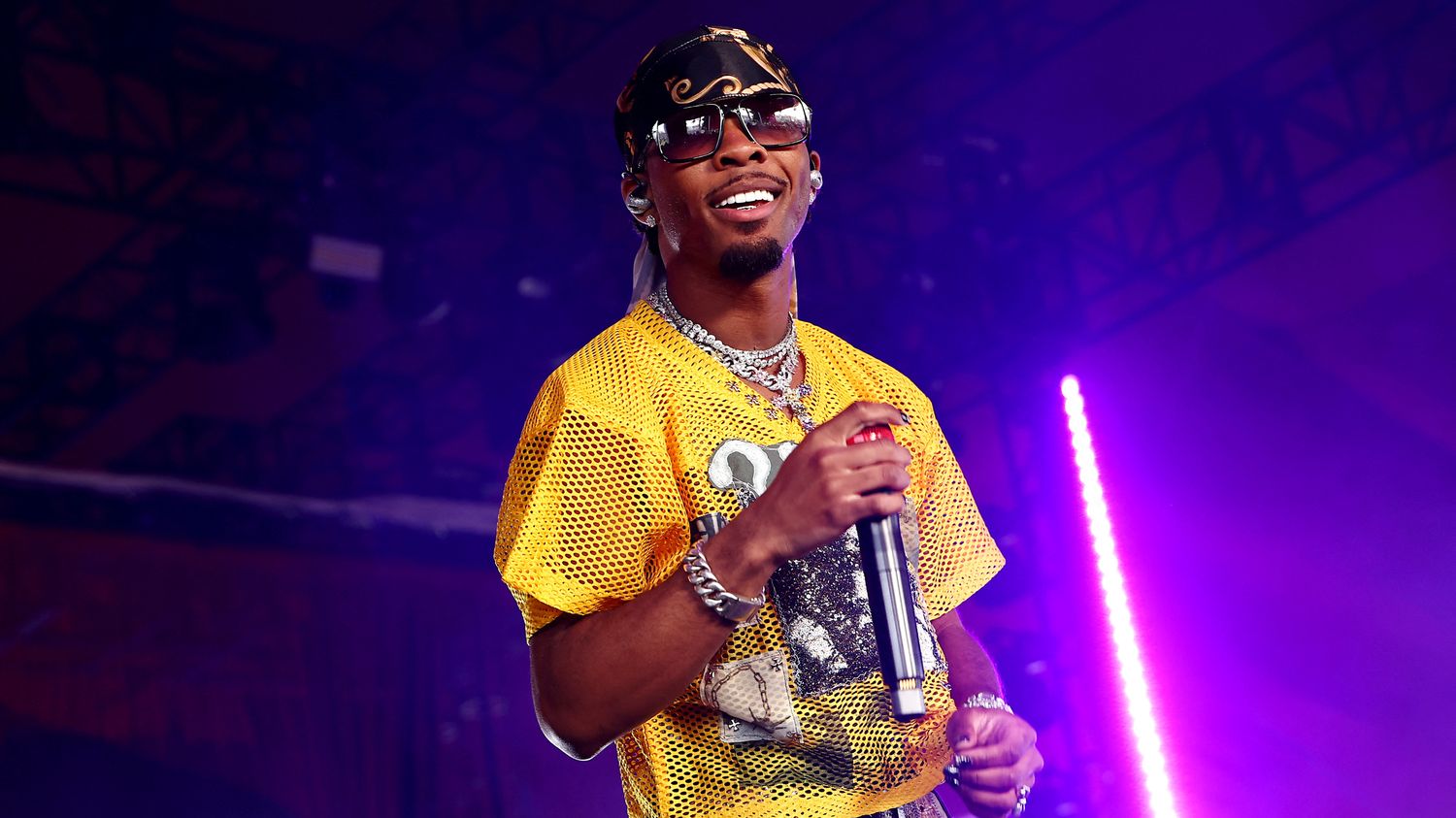 Un cadavre retrouvé dans une Tesla appartenant au rappeur D4vd à Hollywood