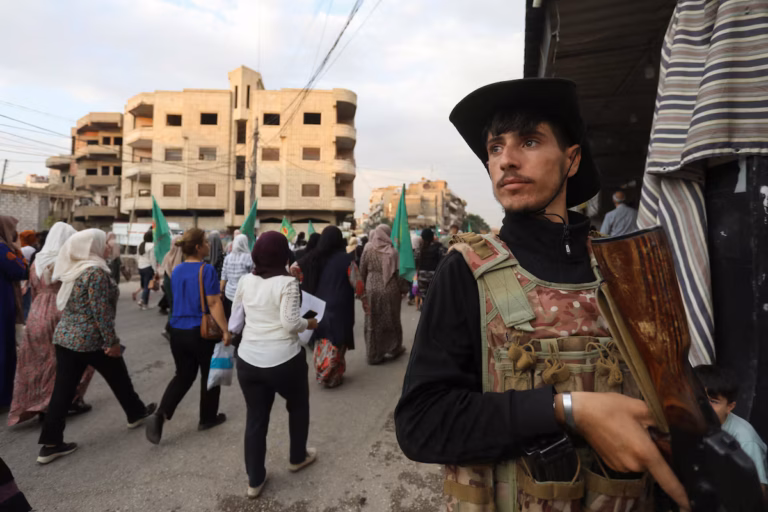 Violences confessionnelles en Syrie - la diplomatie de Sharaa menacée par les fractures internes @AP