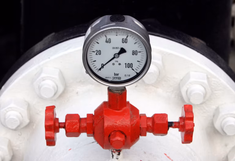 Washington presse l’UE de couper le gaz russe d’ici un an grâce au GNL américain @AP