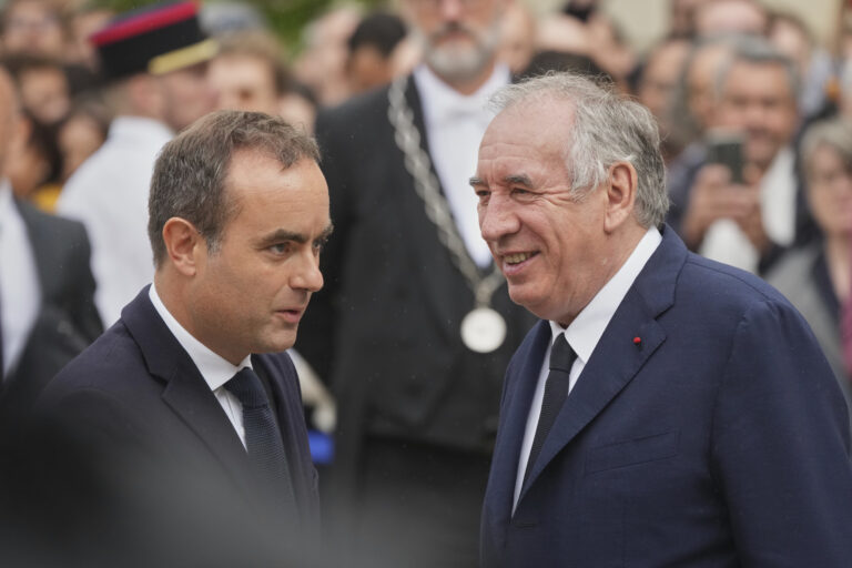 Dégradation de la note de la France, François Bayrou réagit : "Un pays que ses élites conduisent à refuser la vérité est condamné à en payer le prix."