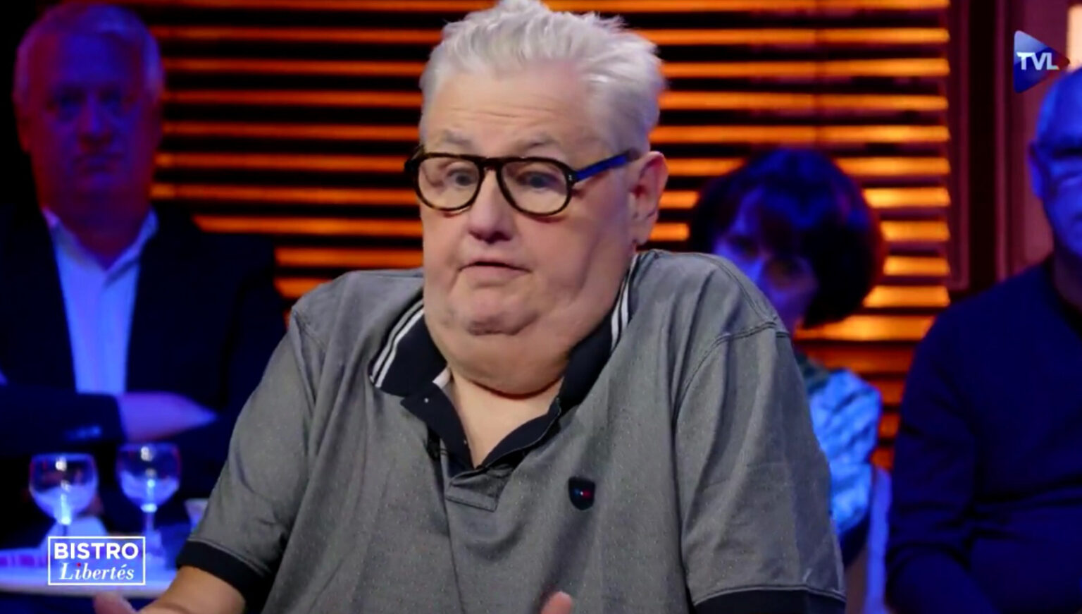 VIDÉO - Pierre Ménès fait scandale : "Dans l'équipe de foot de mon fils, il n'y avait que des Maghrébins et des Noirs. Dans l'équipe de France, il y a onze Noirs." (Capture d'écran TVL)