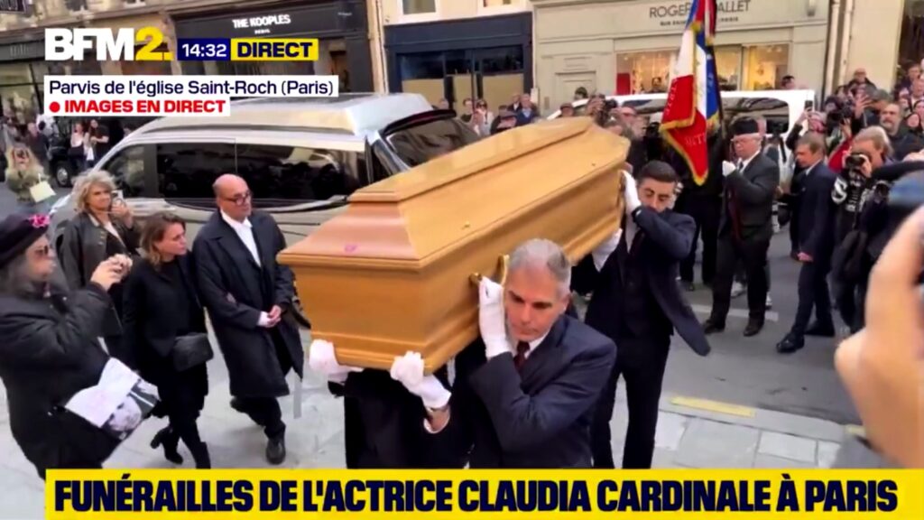 VIDÉO - Les obsèques de Claudia Cardinale ont eu lieu à Saint-Roch, au son du film "Il était une fois dans l'Ouest" (Capture d'écran BFM2)