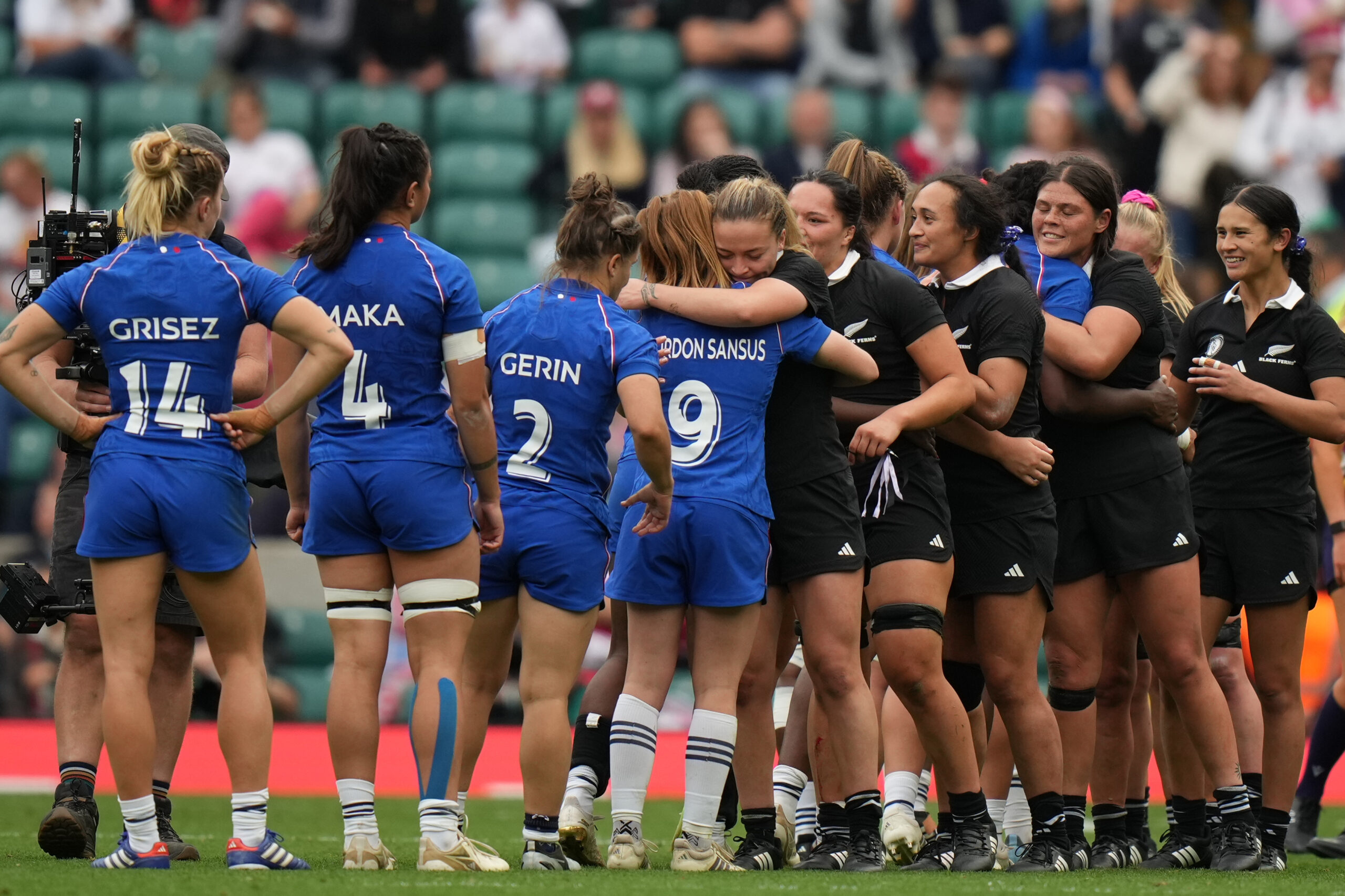 Coupe du monde féminine de rugby : la France s’incline 42-26 face à la Nouvelle-Zélande et termine quatrième (AP /Alastair Grant)