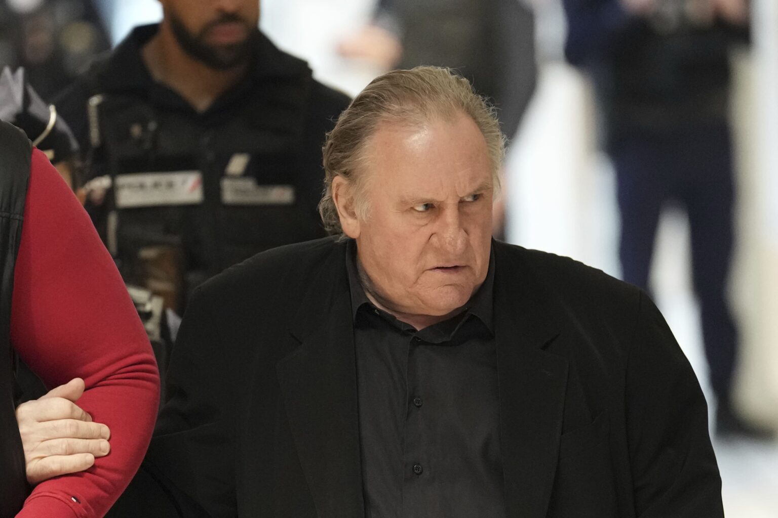 Gérard Depardieu renvoyé devant la justice pour viols sur la comédienne Charlotte Arnould. (AP/Aurelien Morissard)