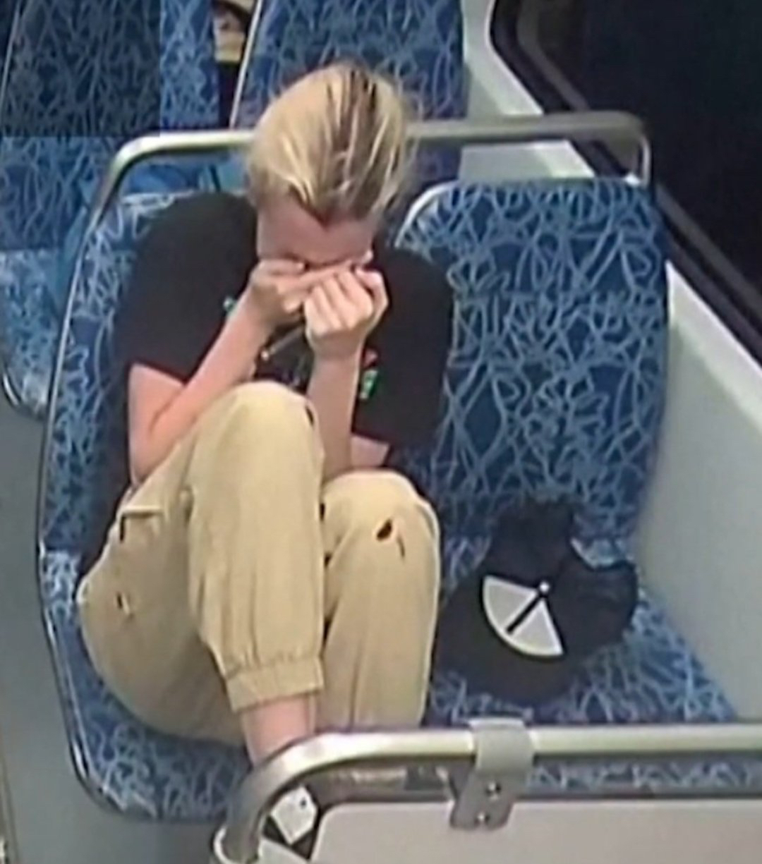 Iryna Zarutska, Juste Après Avoir Été Poignardée Et Quelques Instants Avant De S’effondrer