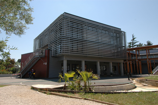 Attaque au couteau au lycée horticole d’Antibes : une enseignante grièvement blessée, un élève touché