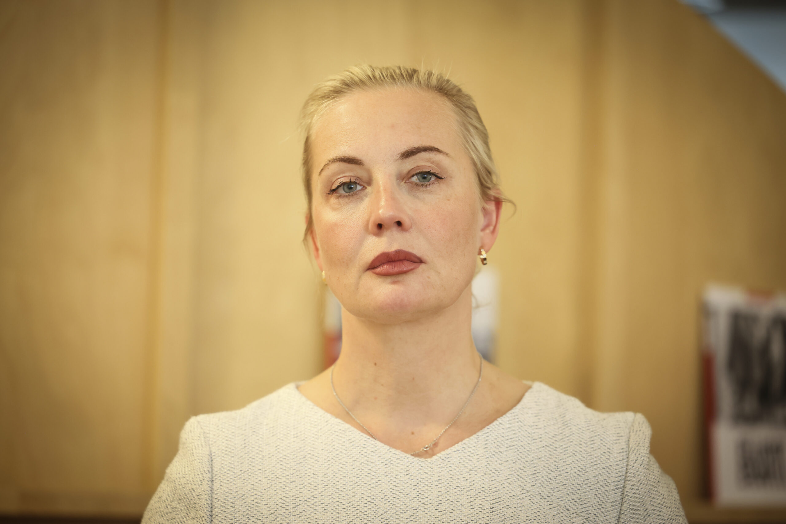 Ioulia Navalnaïa affirme que son défunt mari, Alexeï Navalny, a été empoisonné en prison par le régime russe. Le Kremlin dément