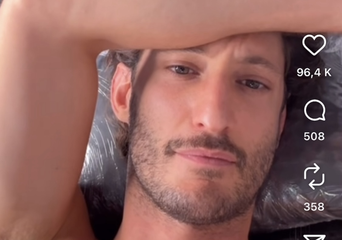 VIDÉO - Pierre Niney tient son pari et se fait tatouer suite au succès du&nbsp;Comte de Monte-Cristo. Découvrez son tatouage