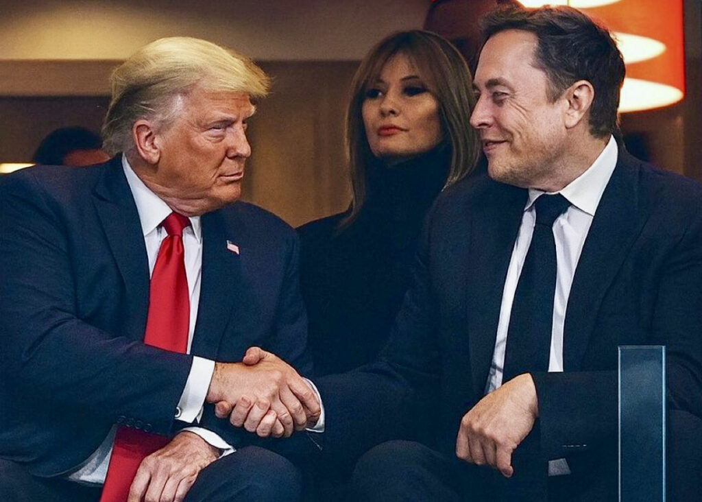 VIDÉO - Donald Trump et Elon Musk se réconcilient lors de l’hommage à Charlie Kirk