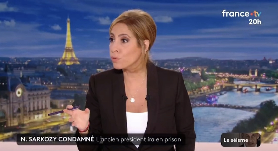 VIDÉO - Nouvelle gaffe de Léa Salamé, qui confond en direct Henri Guaino et Claude Guéant lors du 20h de France 2