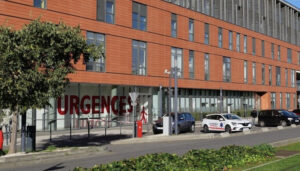 Insolite - Sa copine lui interdit d’aller en boîte : il s’enfuit par la fenêtre et termine aux urgences