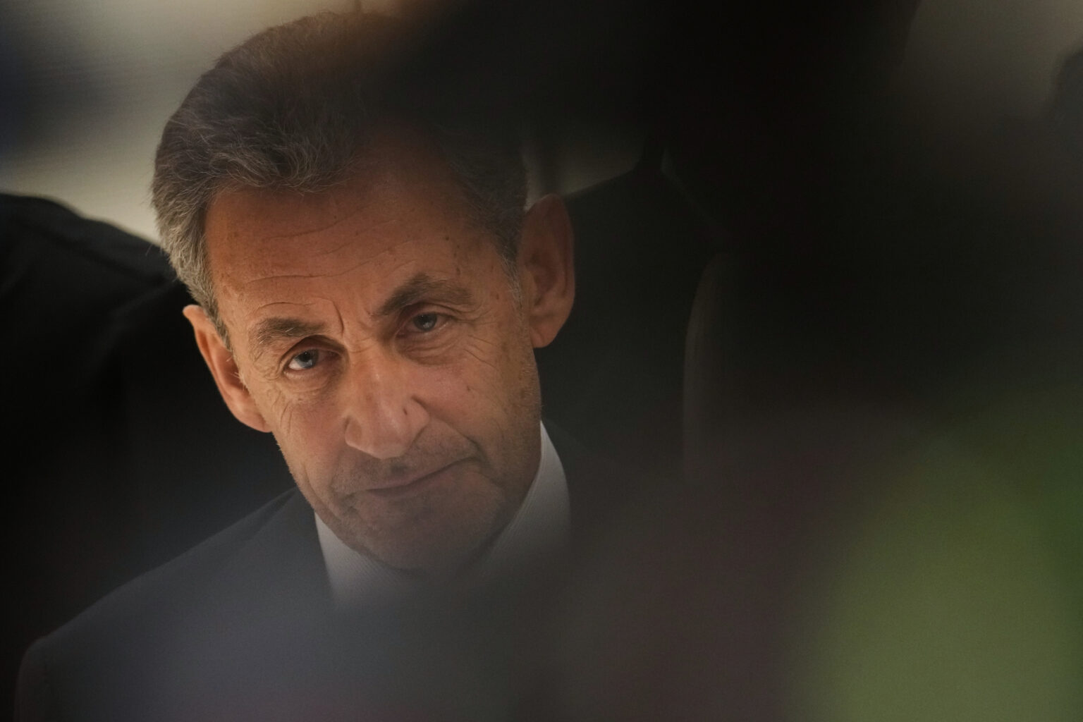 Nicolas Sarkozy insulté cette nuit en prison: trois détenus en garde à vue après avoir diffusé des vidéos menaçantes. (AP/ Christophe Ena)