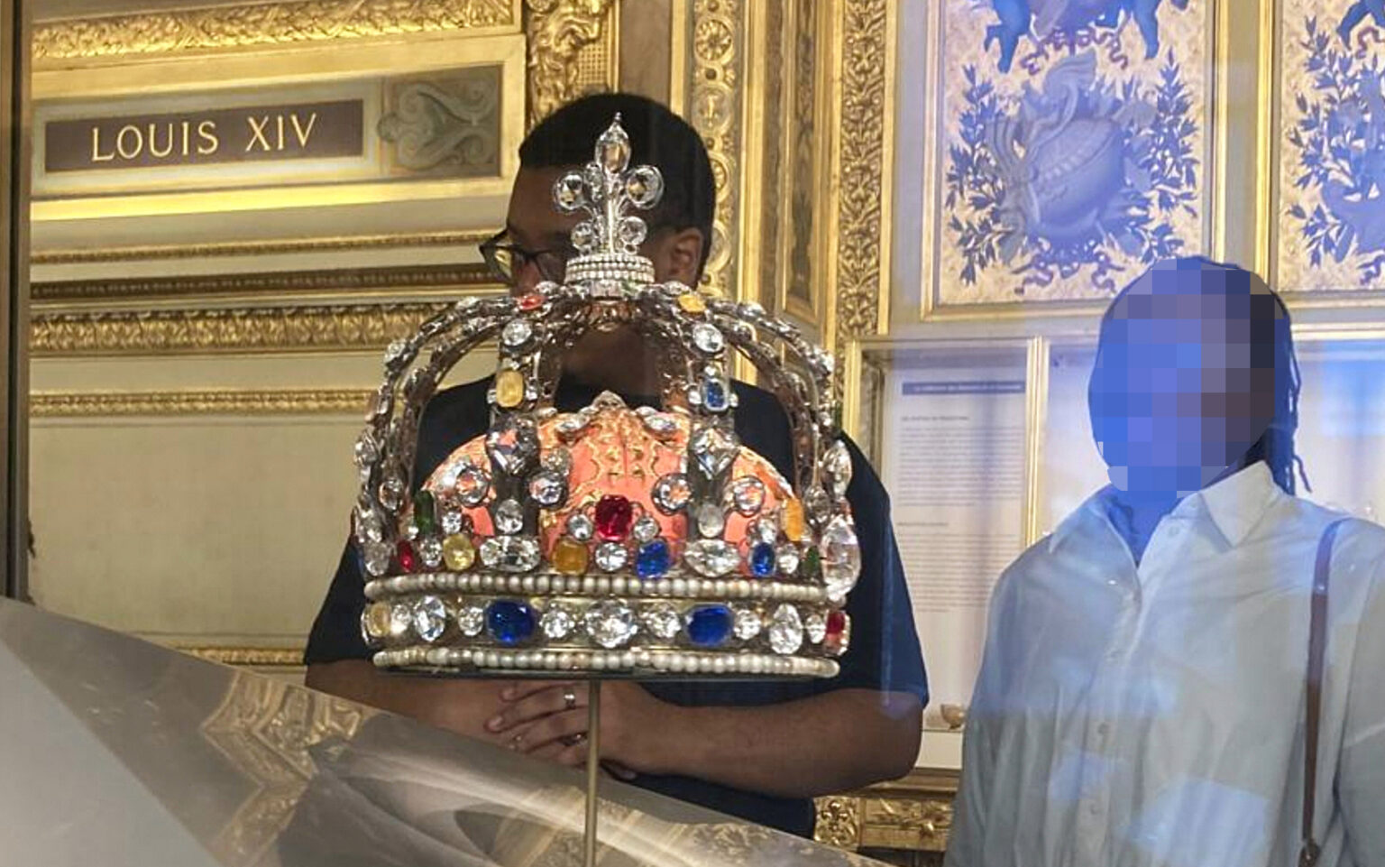 Vol au Louvre : les nouvelles vitrines plus fragiles que les anciennes ? La direction du musée dément. (AP/Alexander Turnbull)