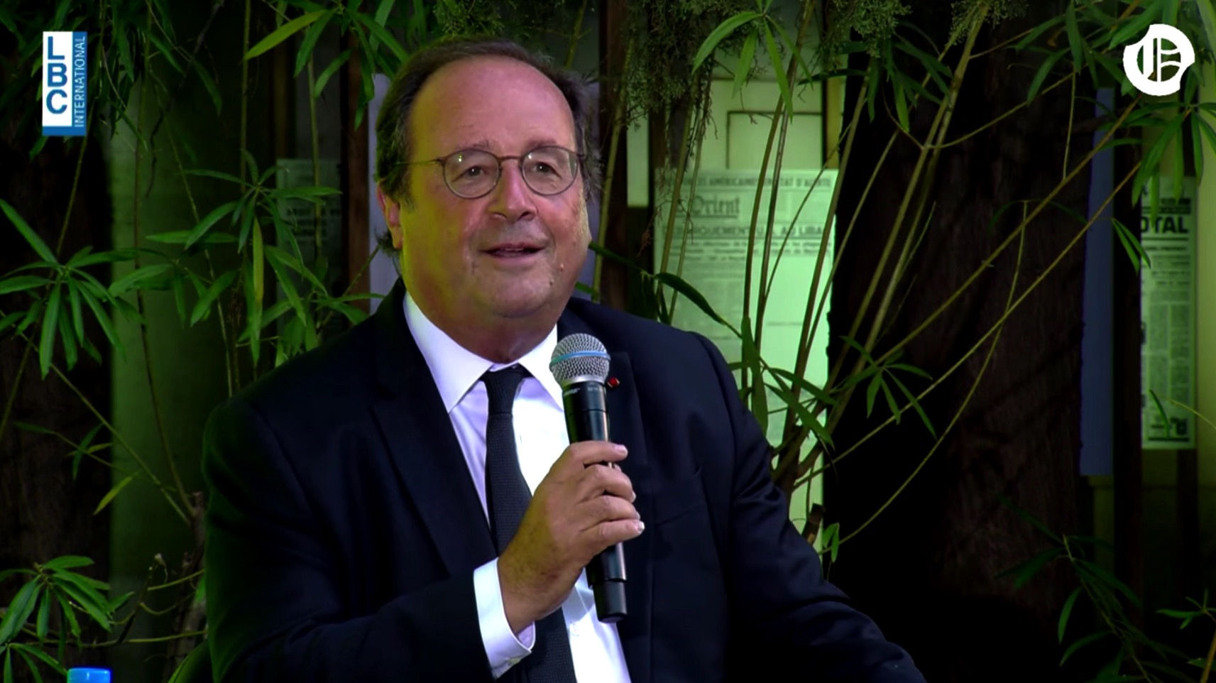 VIDÉO - François Hollande au Liban: "Je salue votre gouvernement qui est au complet, contrairement à la France. Je suis venu ici pour apprendre ce qu'est le compromis, et au Liban, vous êtes des spécialistes."