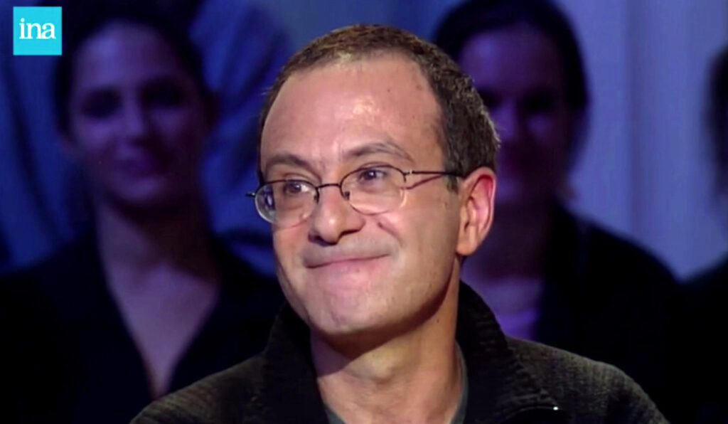 Cette vidéo compromettante de Gérard Miller dans laquelle il insinuait que la loi devrait autoriser les relations avec des filles bien plus jeunes. (INA)