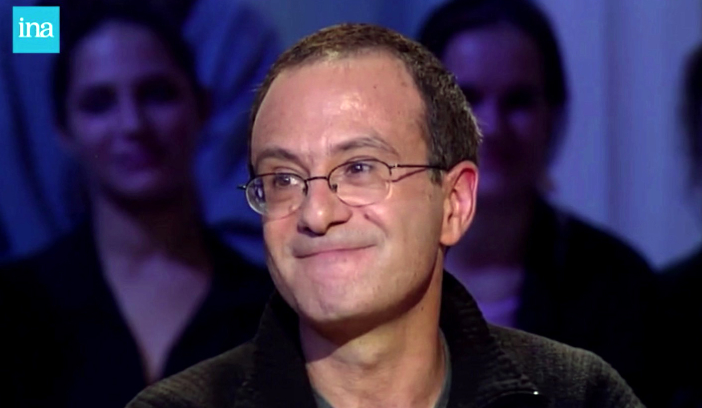 Cette vidéo compromettante de Gérard Miller dans laquelle il insinuait que la loi devrait autoriser les relations avec des filles bien plus jeunes. (INA)