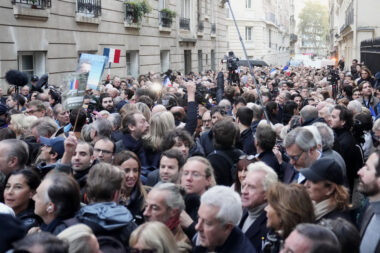 Incarcération de Nicolas Sarkozy : grosse mobilisation dans la rue ce mardi matin en soutien à l'ancien président