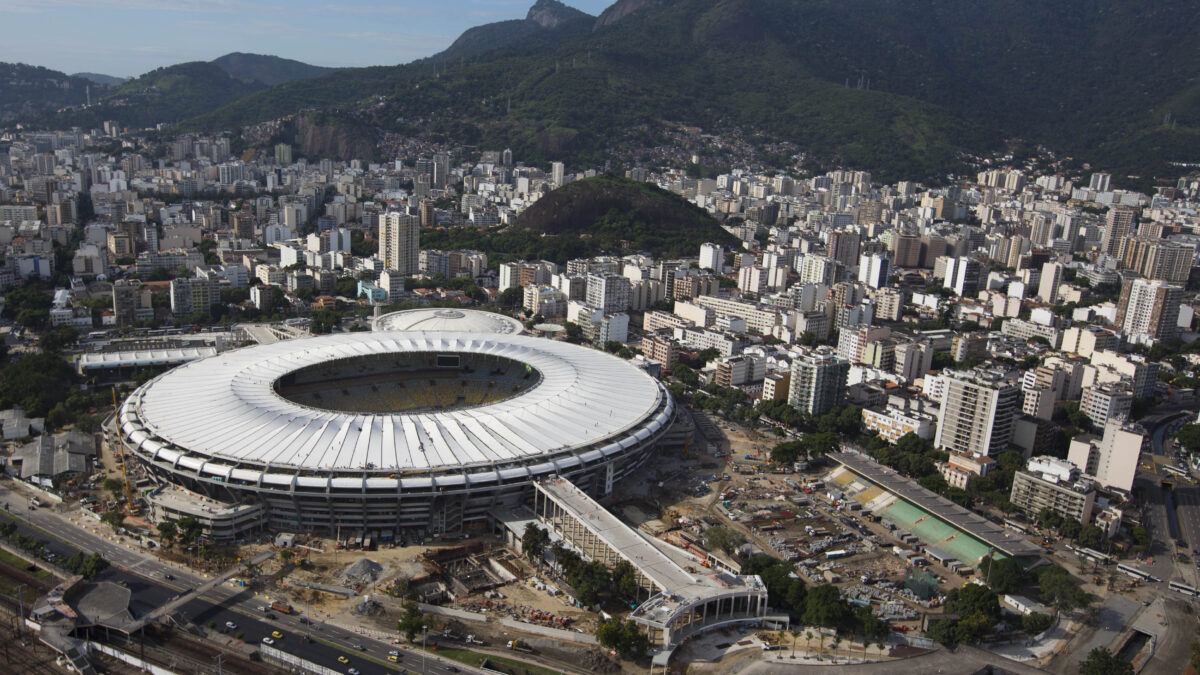 La ville de Rio de Janeiro envisage de vendre le stade mythique du Maracanã pour rembourser sa dette. (AP/Felipe Dana)