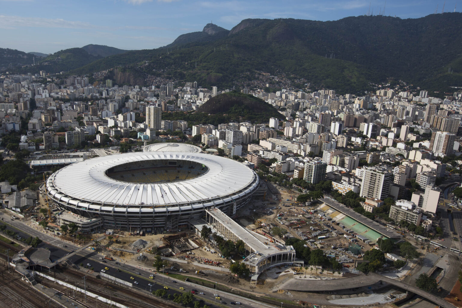 La ville de Rio de Janeiro envisage de vendre le stade mythique du Maracanã pour rembourser sa dette. (AP/Felipe Dana)