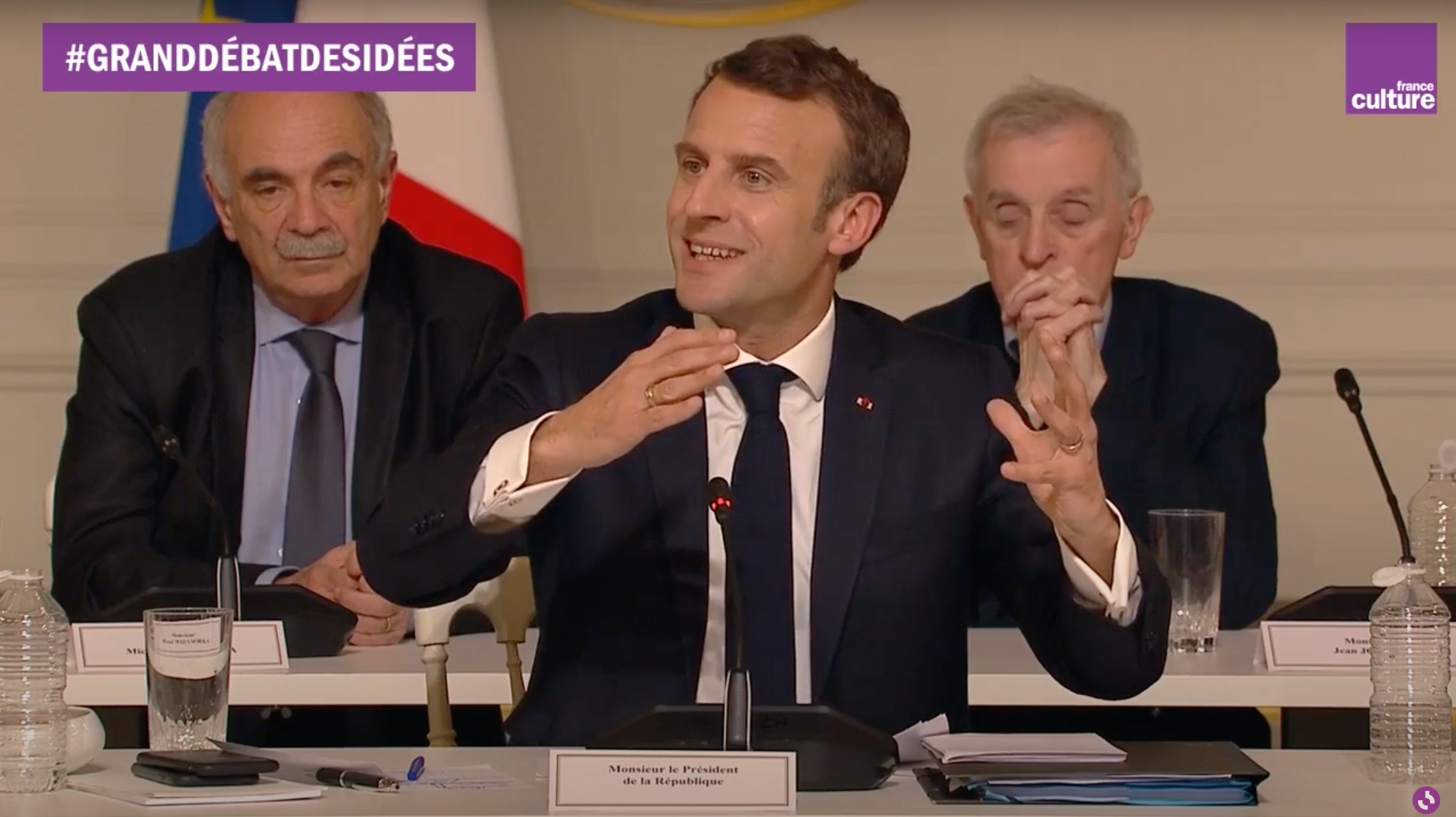 VIDÉO - Alors que certains demandent sa démission, Emmanuel Macron rattrapé par ses propos de 2019 : «Le président ne devrait pas pouvoir rester s’il avait un vrai désaveu de majorité.»