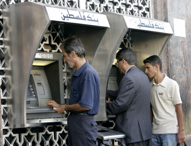 À Gaza, les banques rouvrent… mais les coffres sont vides