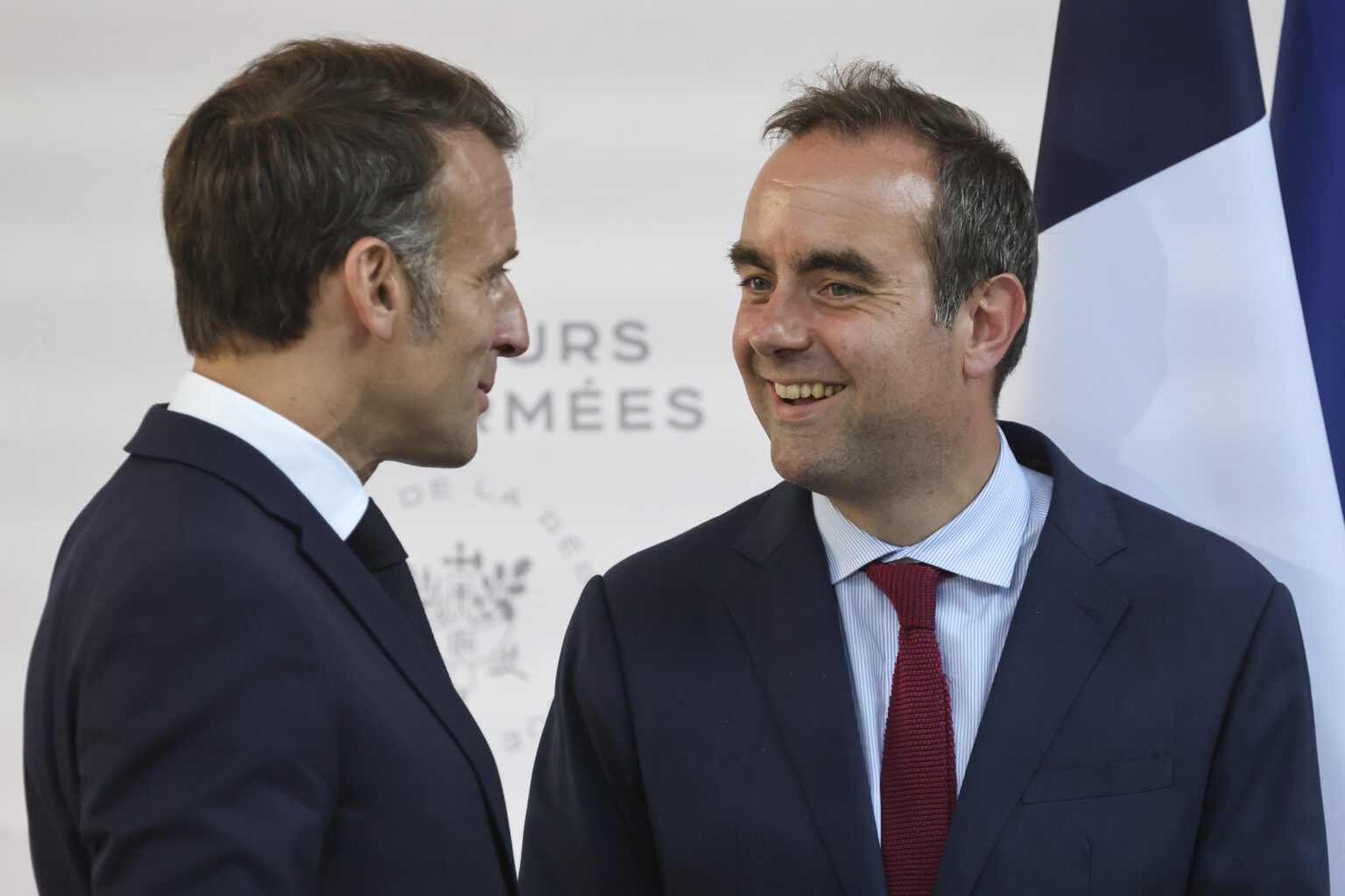 Vers un gouvernement Lecornu 2 à Matignon ? Macron songe à reconduire son "moine-soldat" Lecornu à Matignon (Ludovic Marin, Pool via AP)
