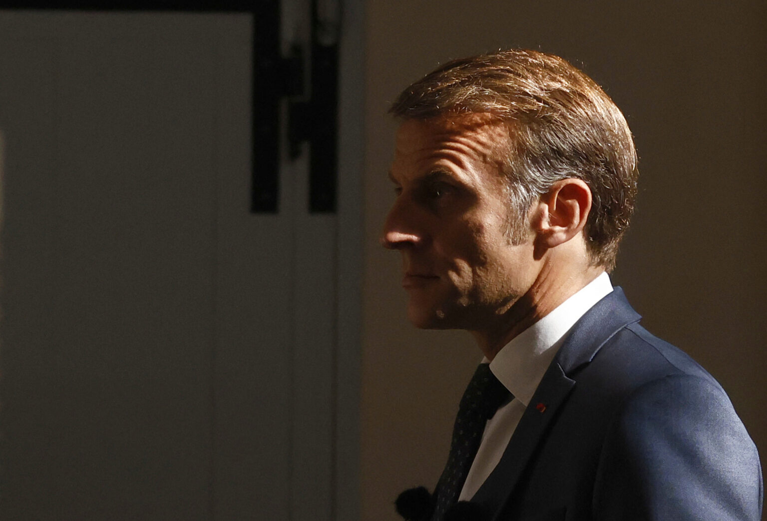 Si Emmanuel Macron démissionnait, que se passerait-il vraiment ? (Yoan Valat, Pool Photo via AP)