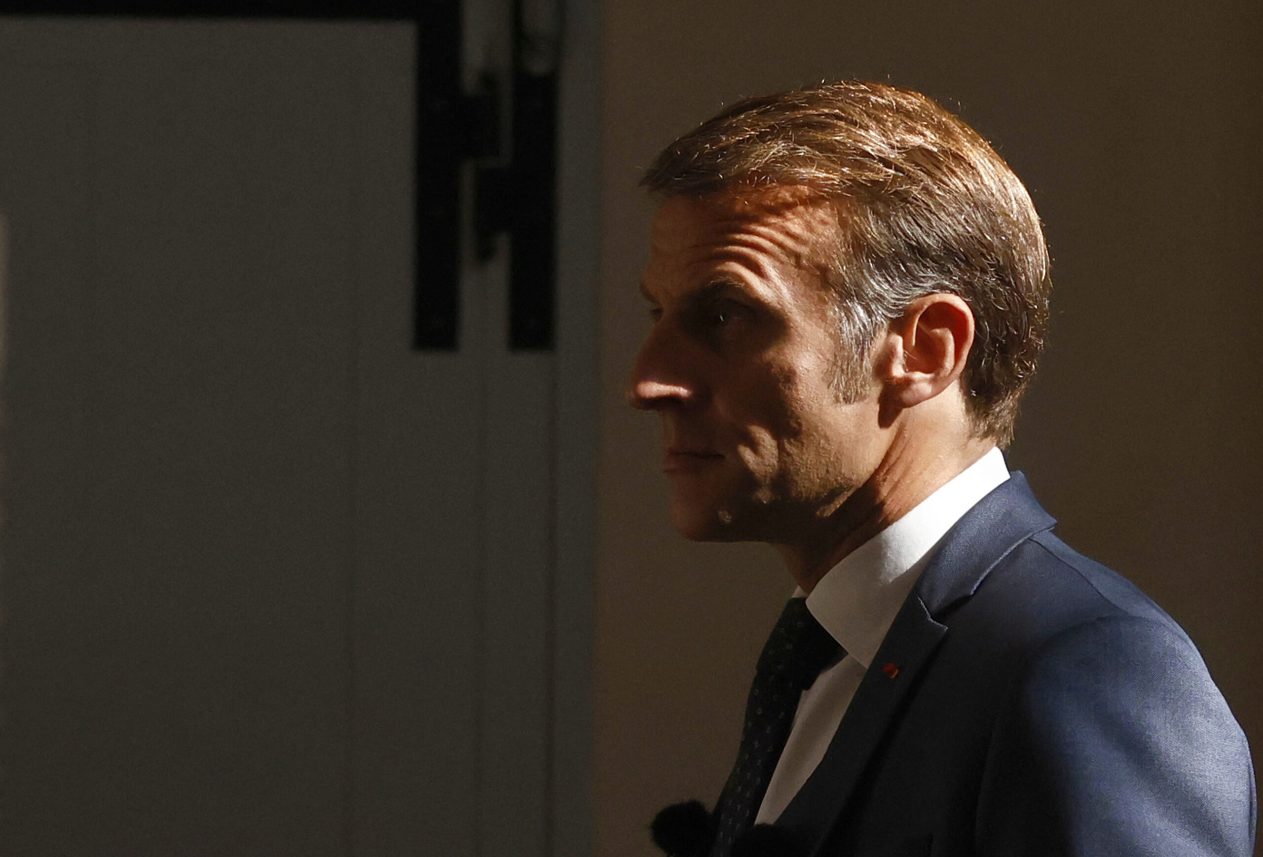 Si Emmanuel Macron démissionnait, que se passerait-il vraiment ? (Yoan Valat, Pool Photo via AP)